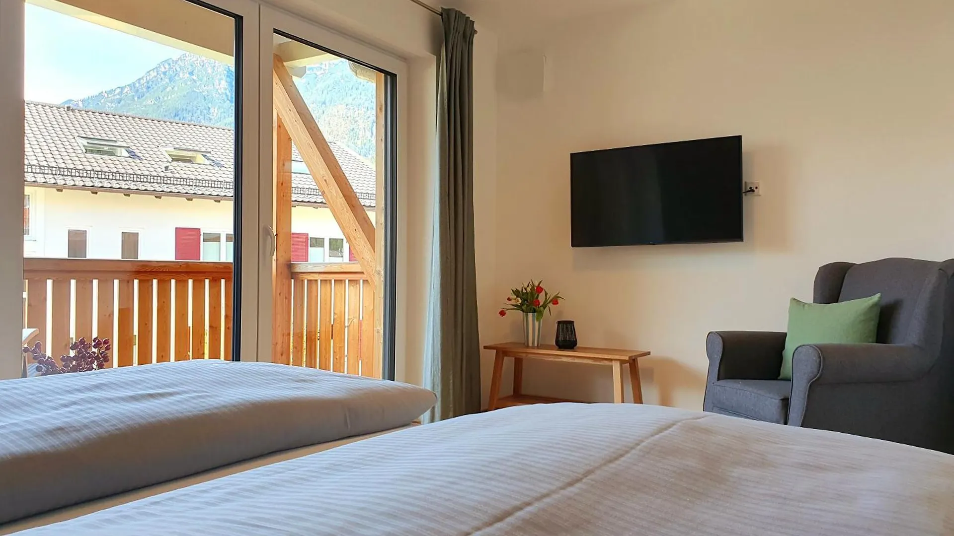 Ferienhaus Berger Mit Eigenen Whirlpool Im Garten 가르미슈파르텐키르헨